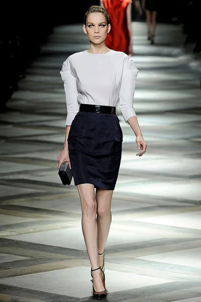 Look 12
